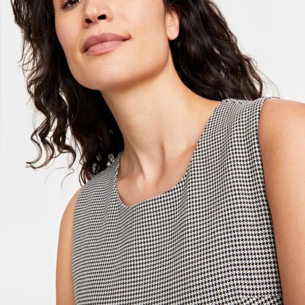 Macy’s ON 34th Sleeveless Black and Cream Houndstooth Mini Shift Dress - Picture 2 of 8